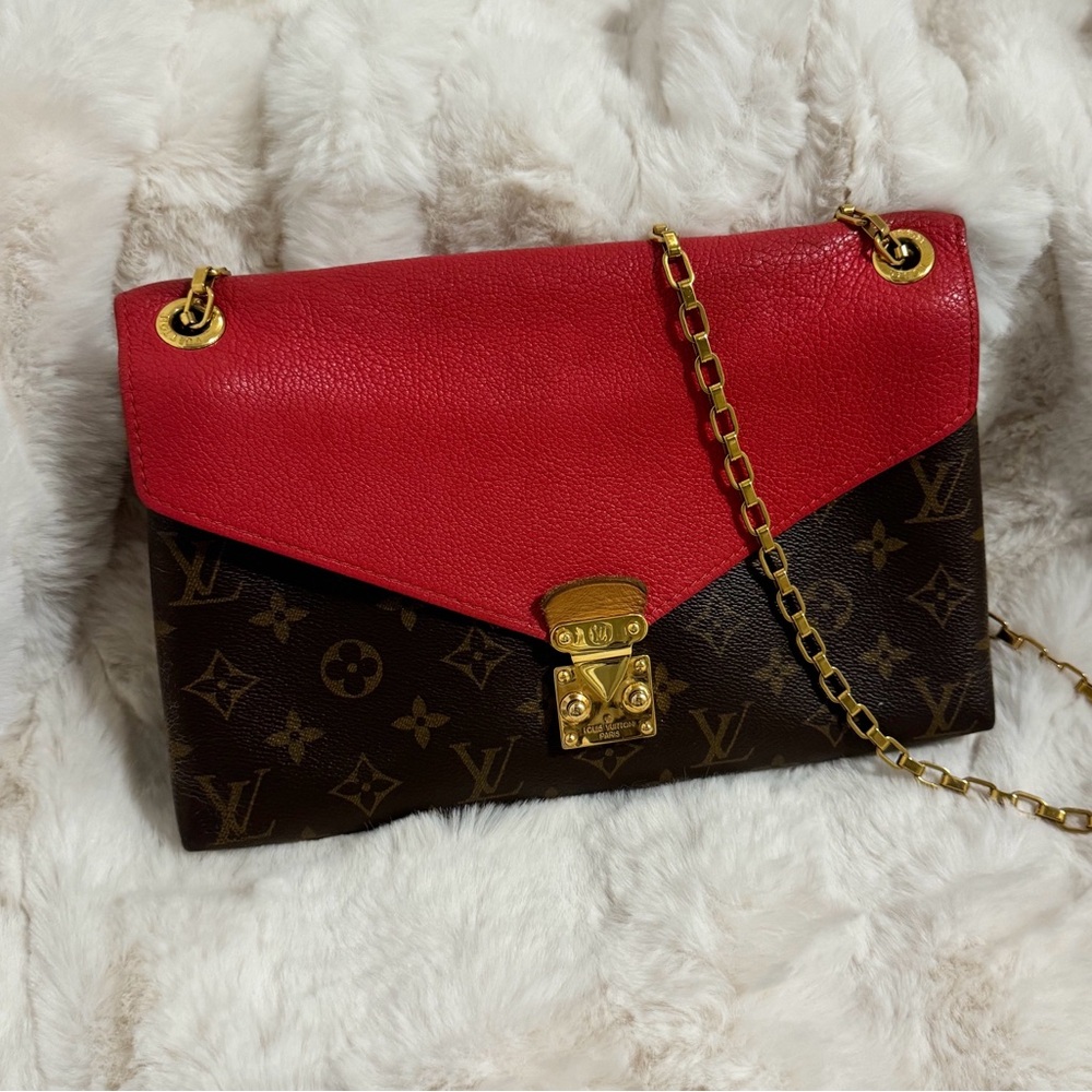 Louis Vuitton Louis Vuitton Pallas Chain Bag - Picture 1 of 16